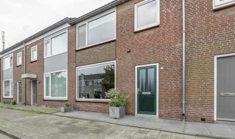 Te koop: Foto Woonhuis aan de Kardinaal de Jongstraat 17 in Rijen